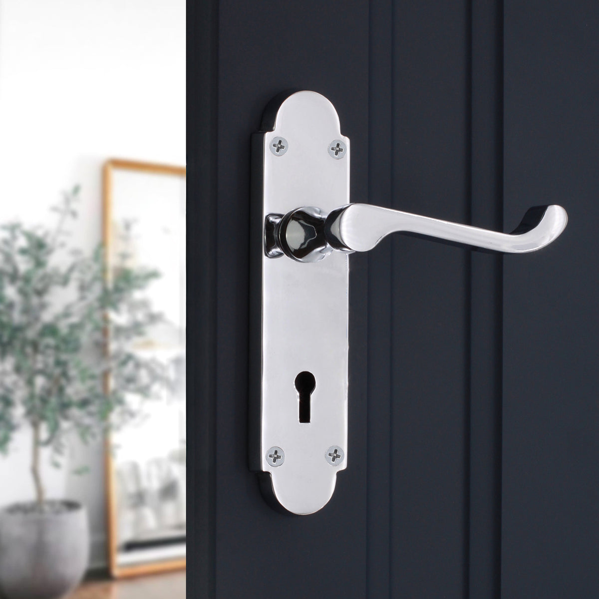 Oakley Lever on Backplate Lock Polished Chrome