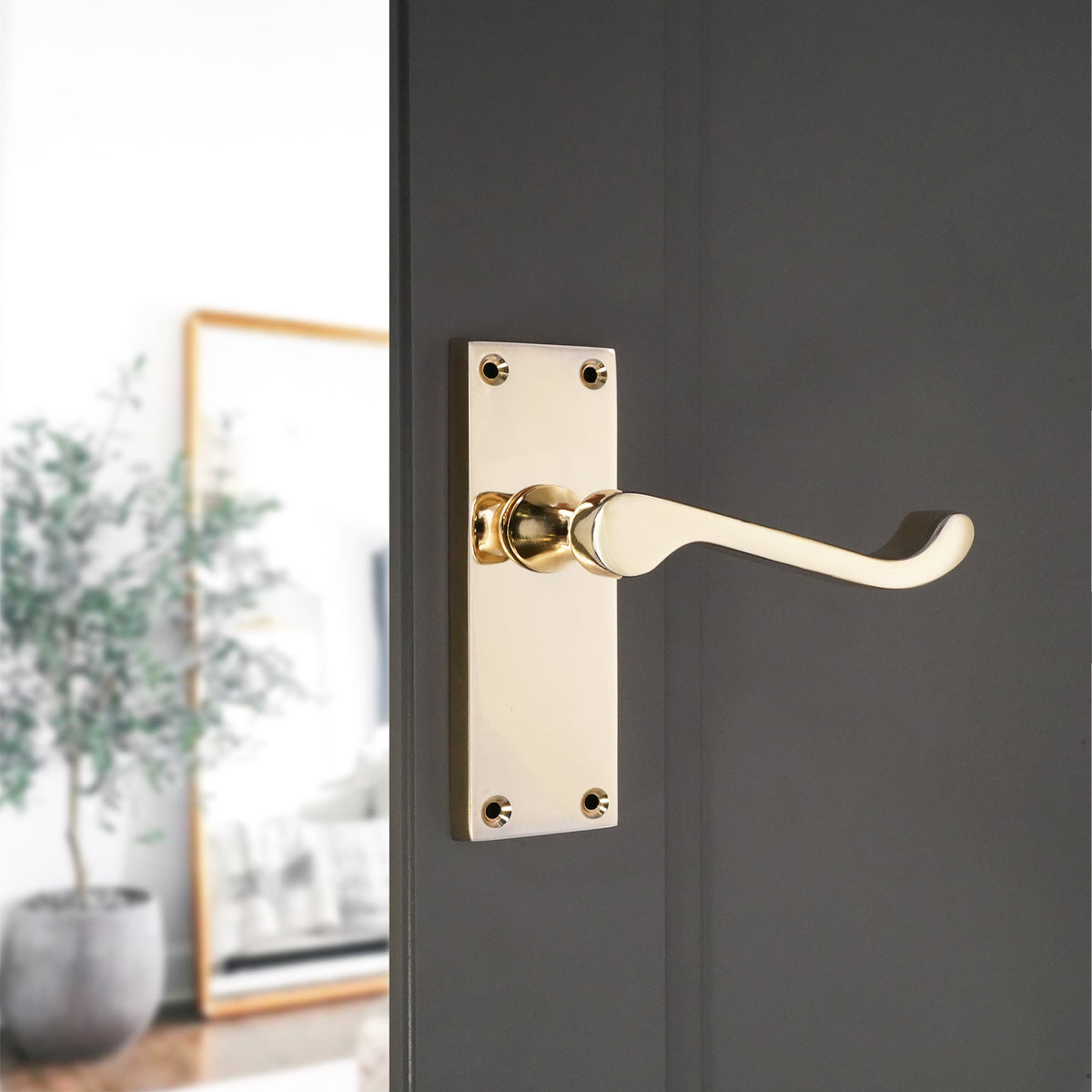 Victorian Scroll Latch Lever Handle 115mm Polished Brass