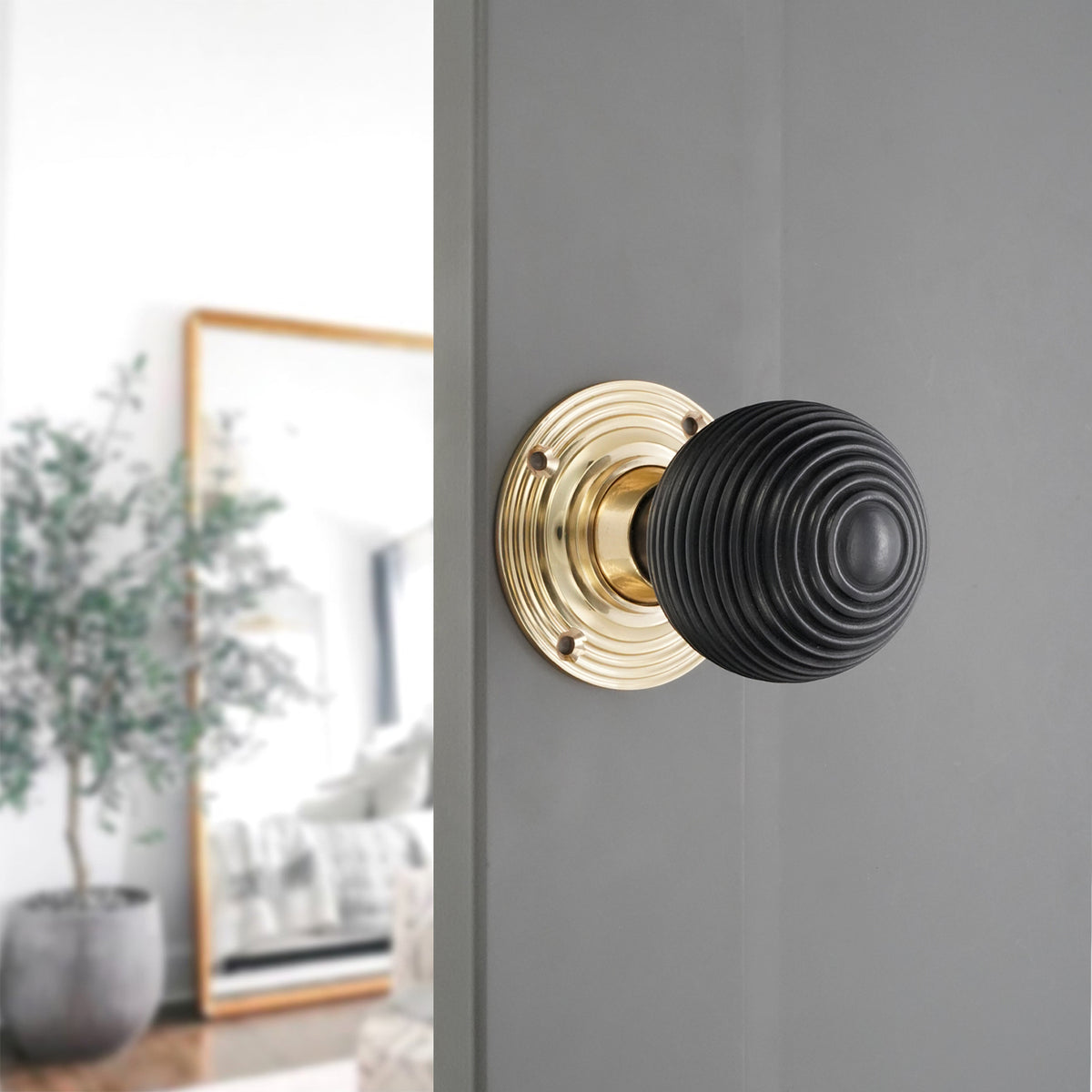 Ebony Beehive Rim/Mortice Door Knob Polished Brass